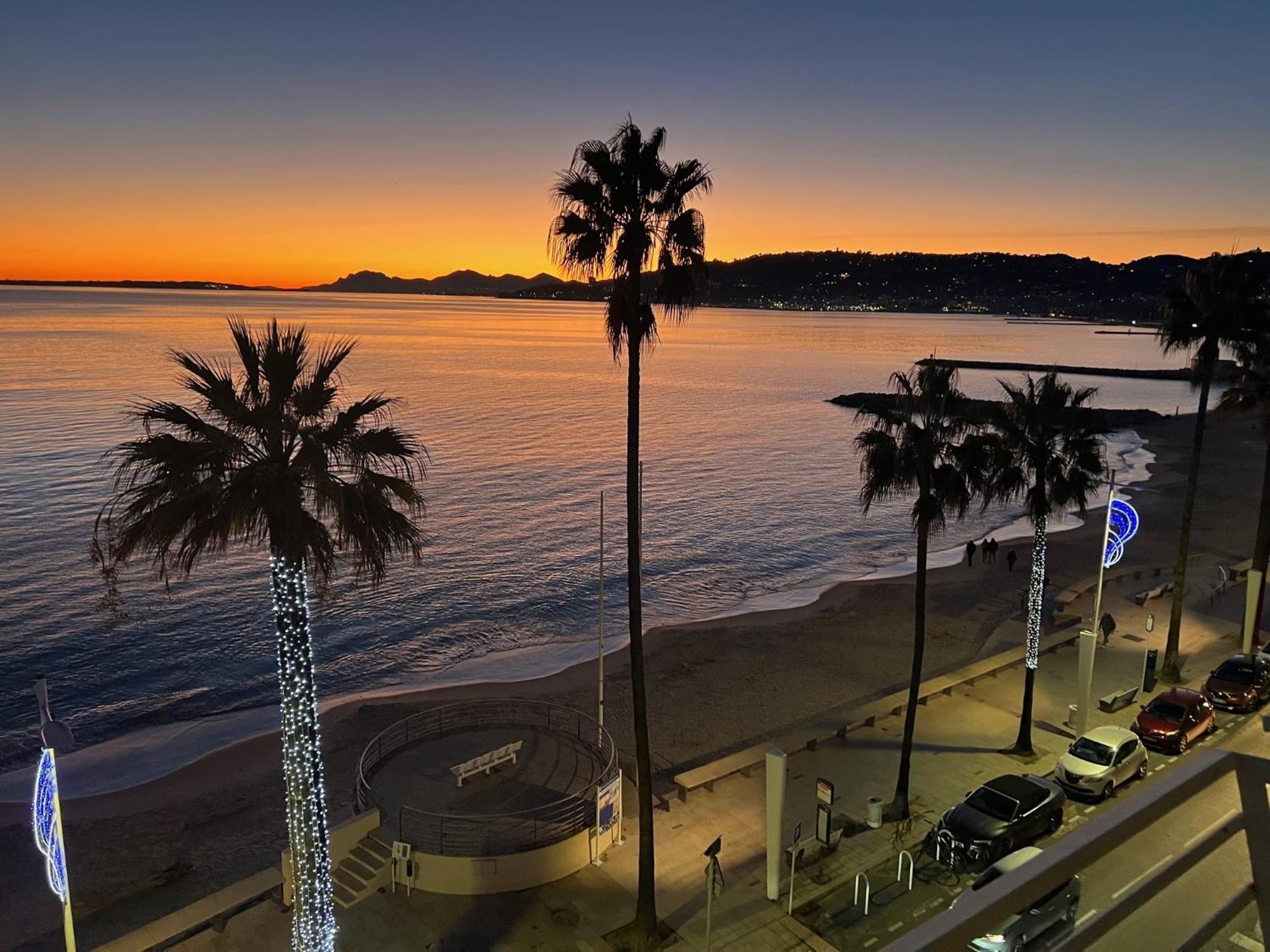 Residence Le Soleil Juan-les-Pins Bagian luar foto