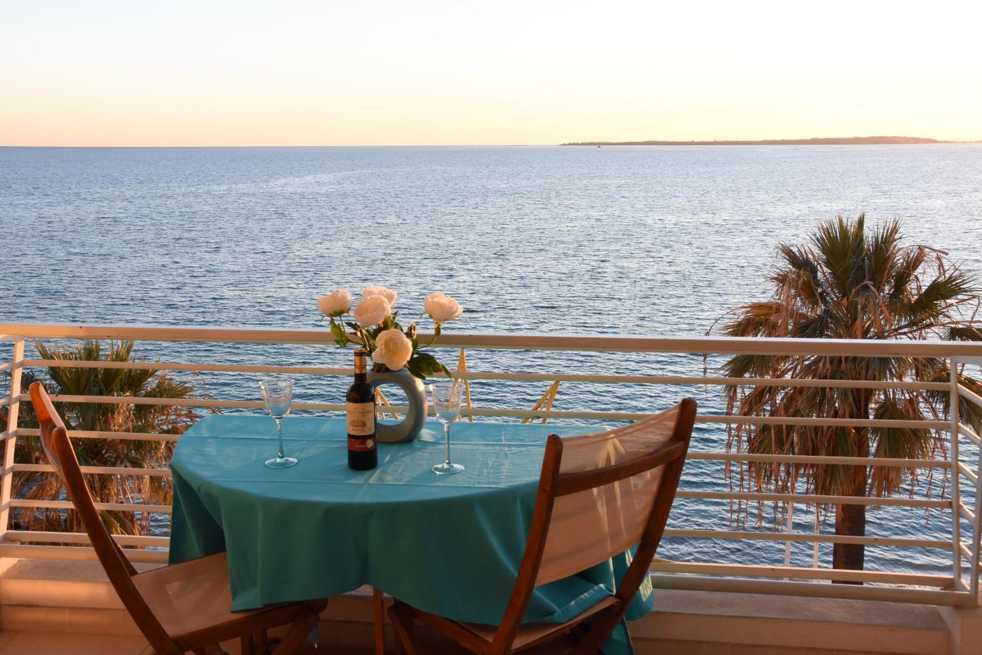 Residence Le Soleil Juan-les-Pins Bagian luar foto